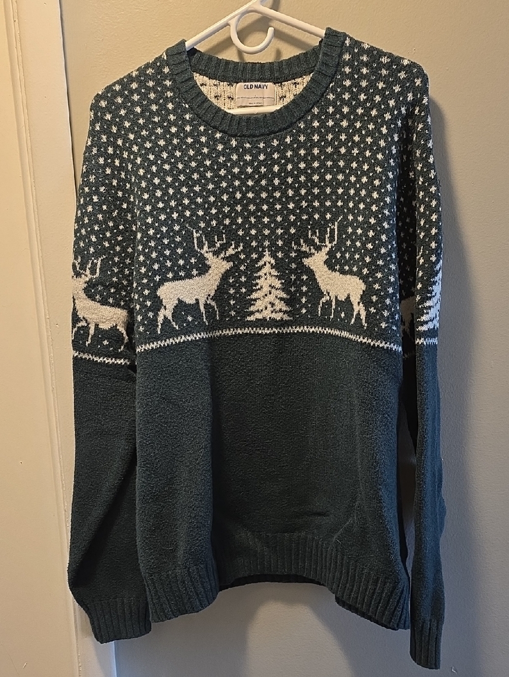 Old Navy Men's Green and White Reindeer Pattern Crewneck Sweater